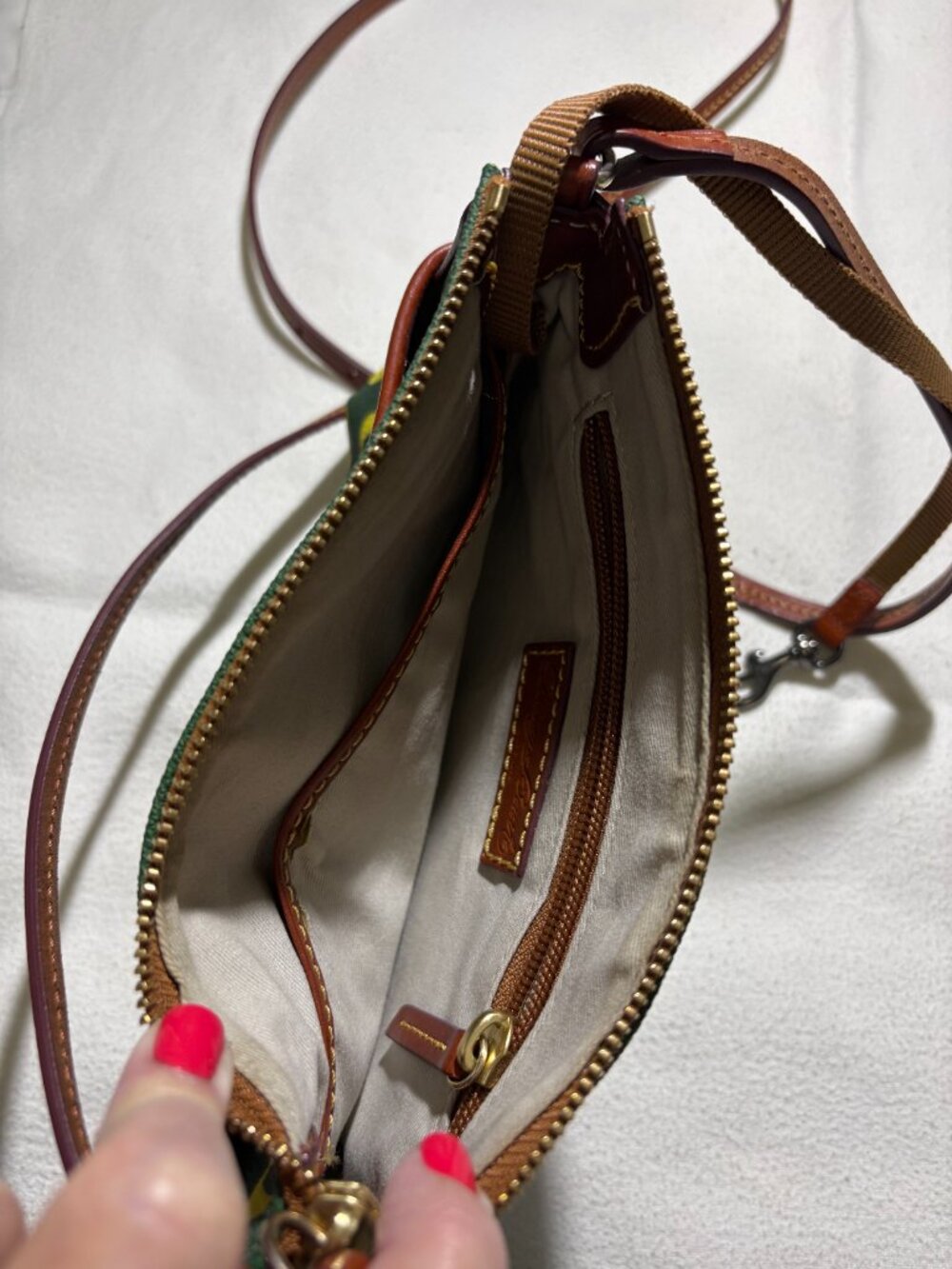 Dooney & Bourke Crossbody: University of Oregon - Go Ducks! - Picture 5 of 9